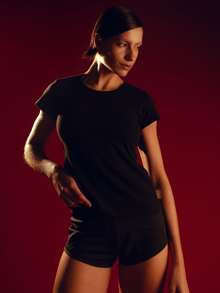 Baby Tee Longa Algodão Preta